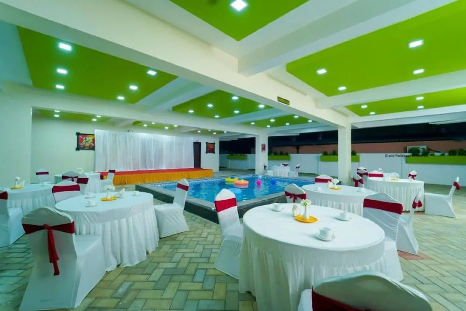 Hotel Grand Padappai Residency