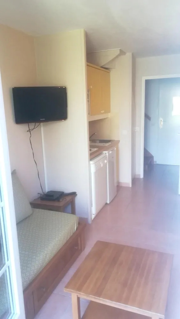 House With one Bedroom in Monflanquin, With Wonderful Lake View, Pool