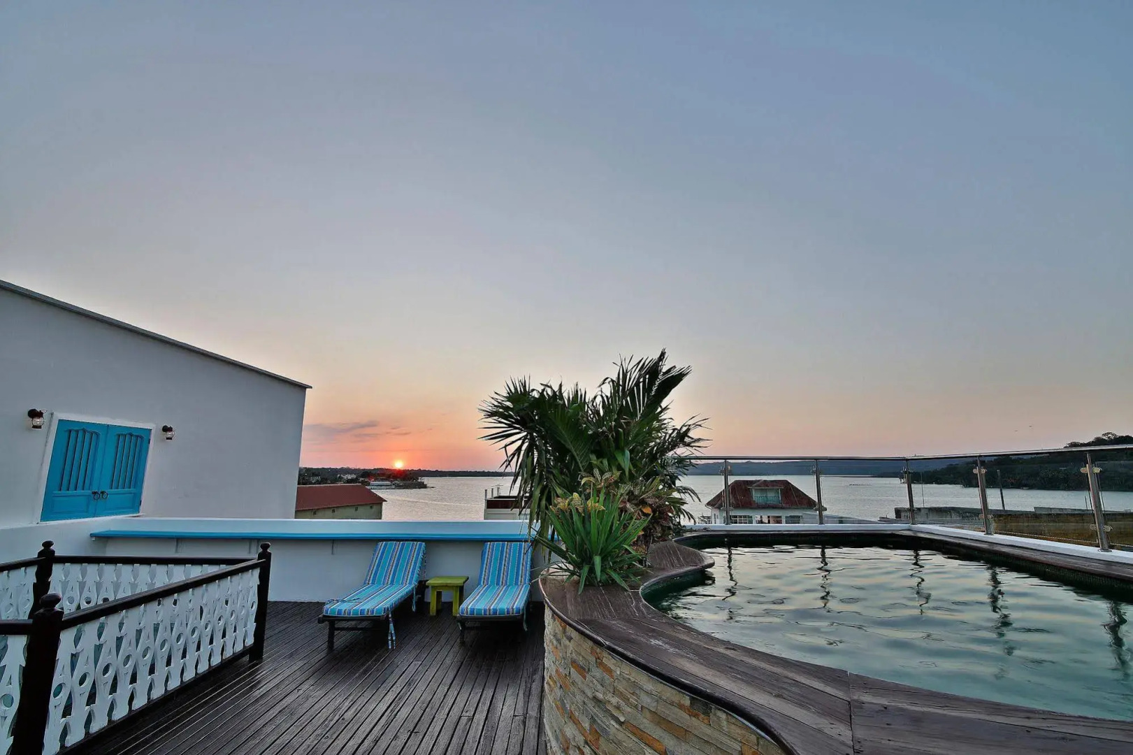 Isla de Flores Hotel