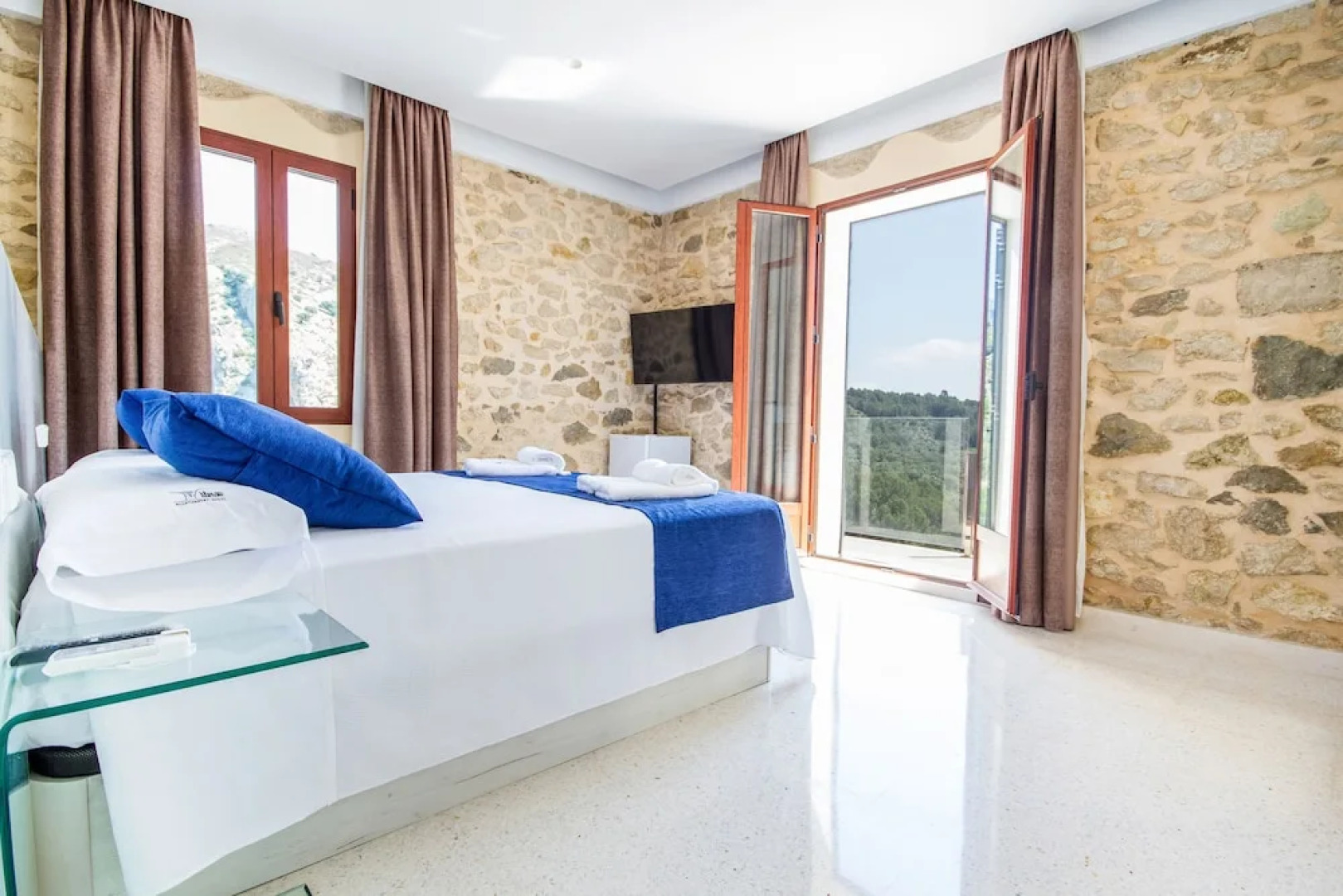 Young Hotels Spain SL