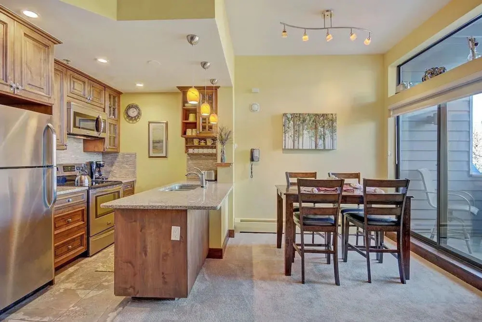 River Mnt Lodge E101