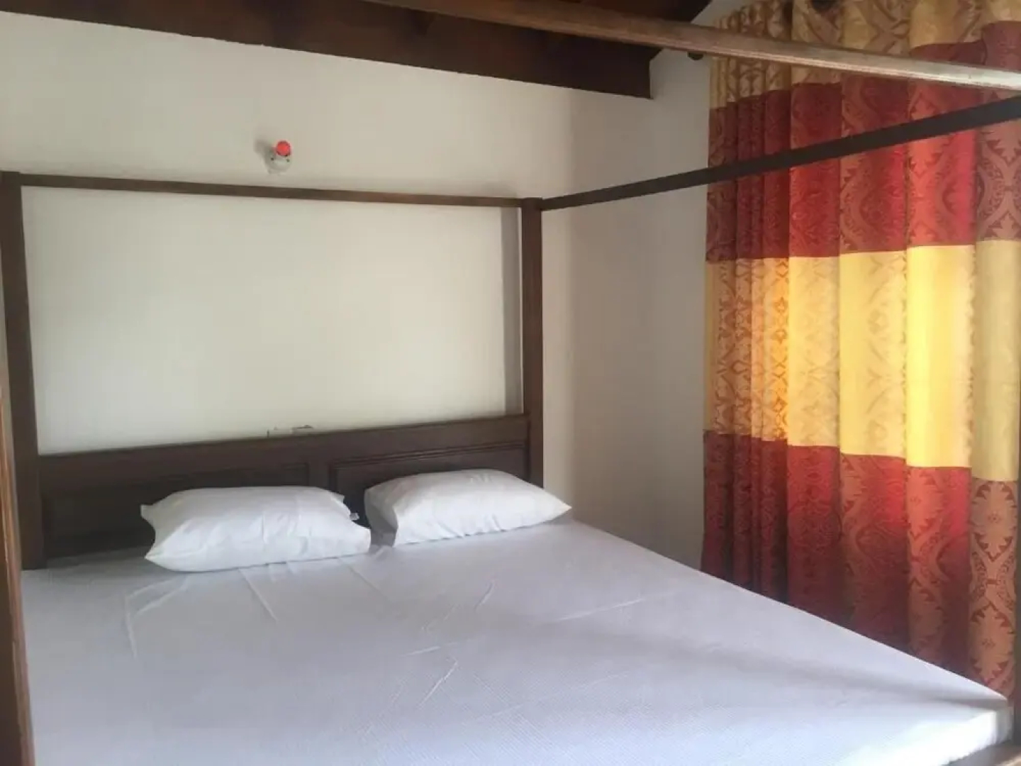 Mambo's Arugambay Hotel
