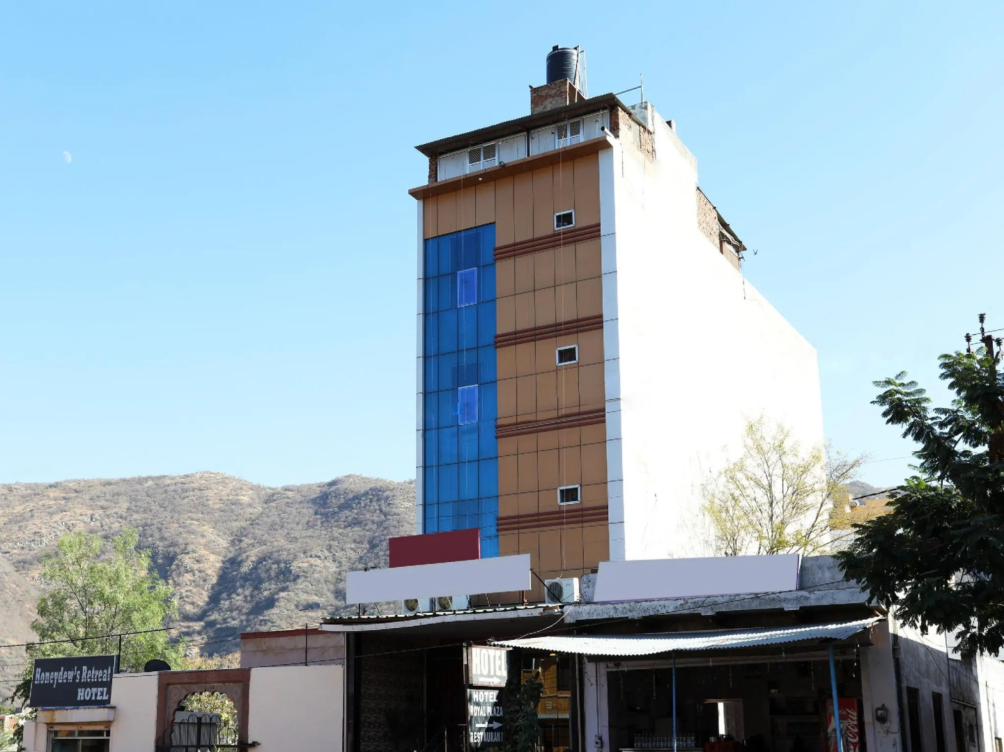 OYO 10413 Hotel Royal Plaza