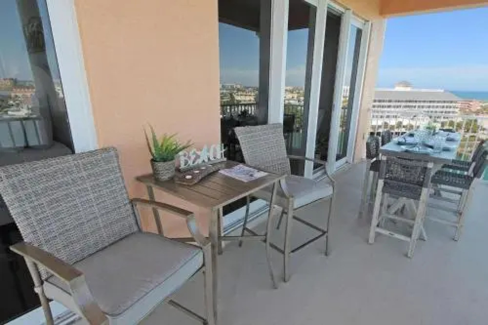 807 Harborview Grande