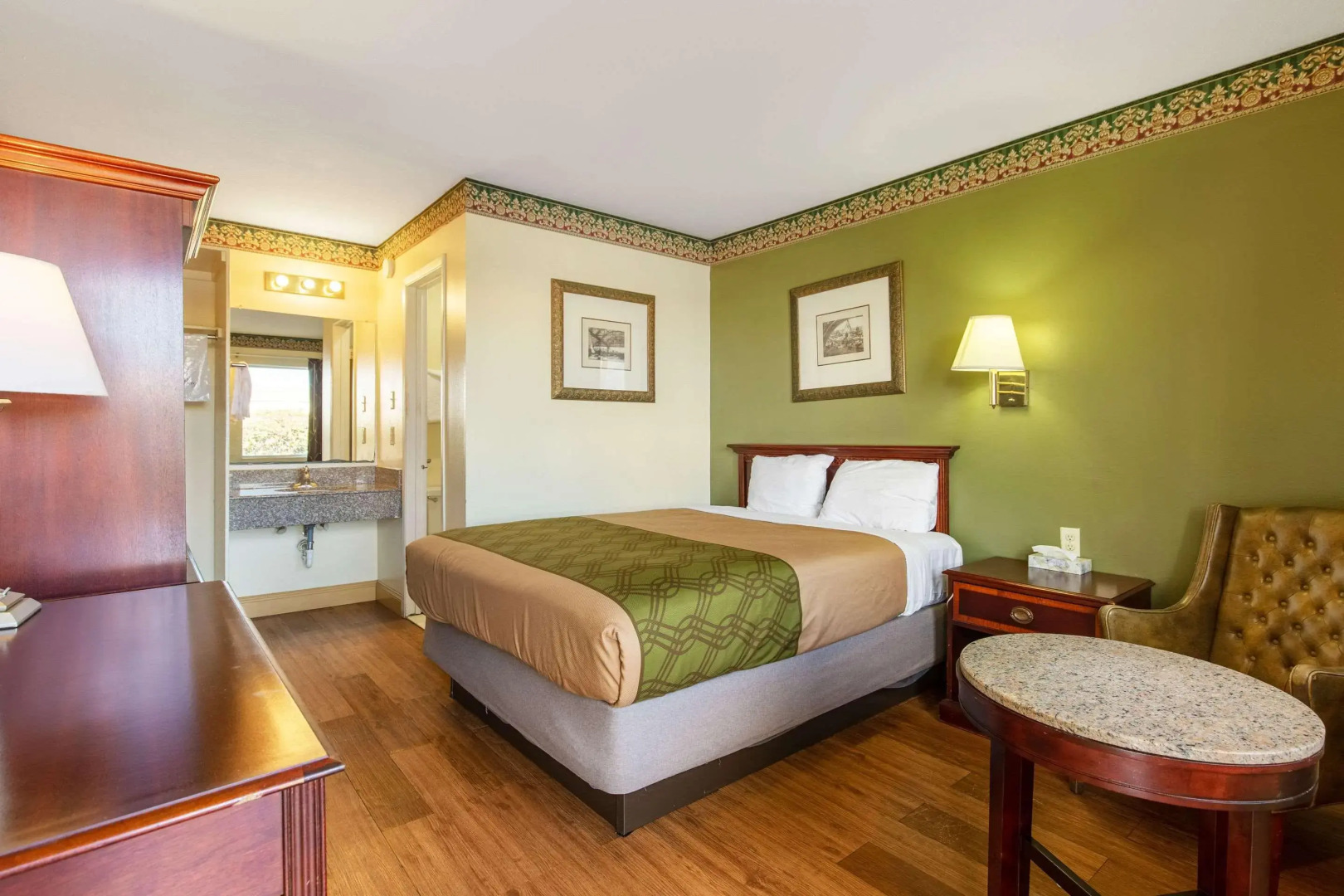 Econo Lodge Waco North I-35