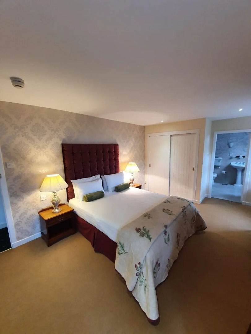 Taychreggan, Signature Collection by Eight Continents