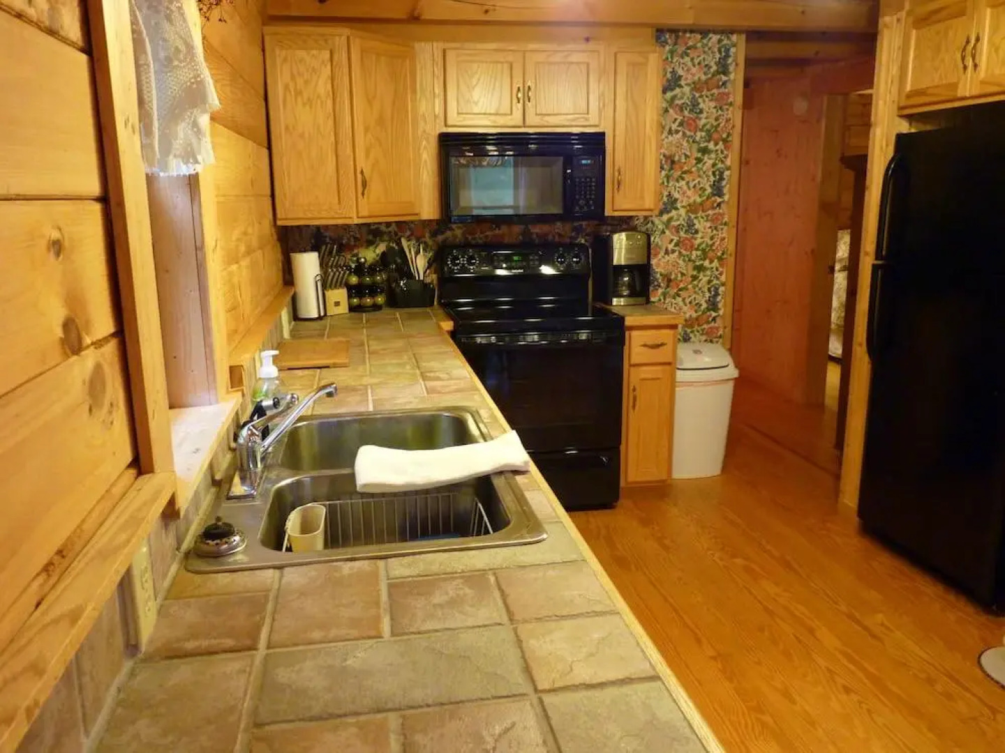 Horseshow Hideaway – Pet Friendly Cabin, 7 Minutes to TIEC