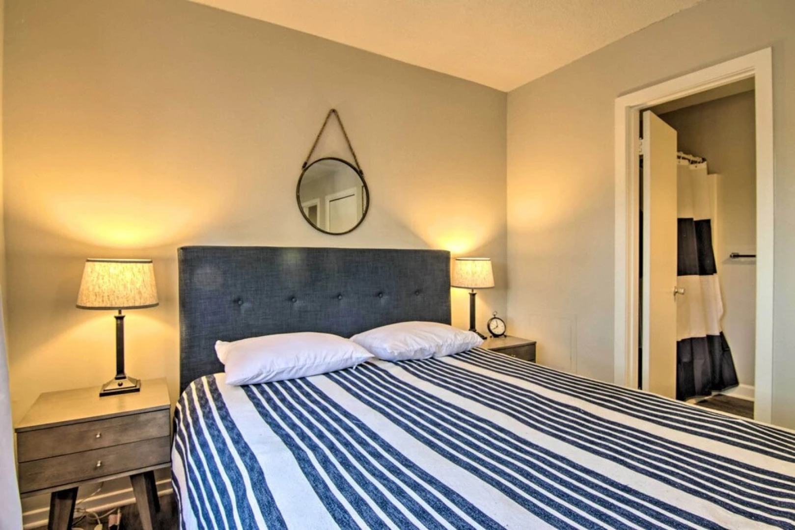 Townhome w/ Outdoor Shower < 1 Mile to Downtown