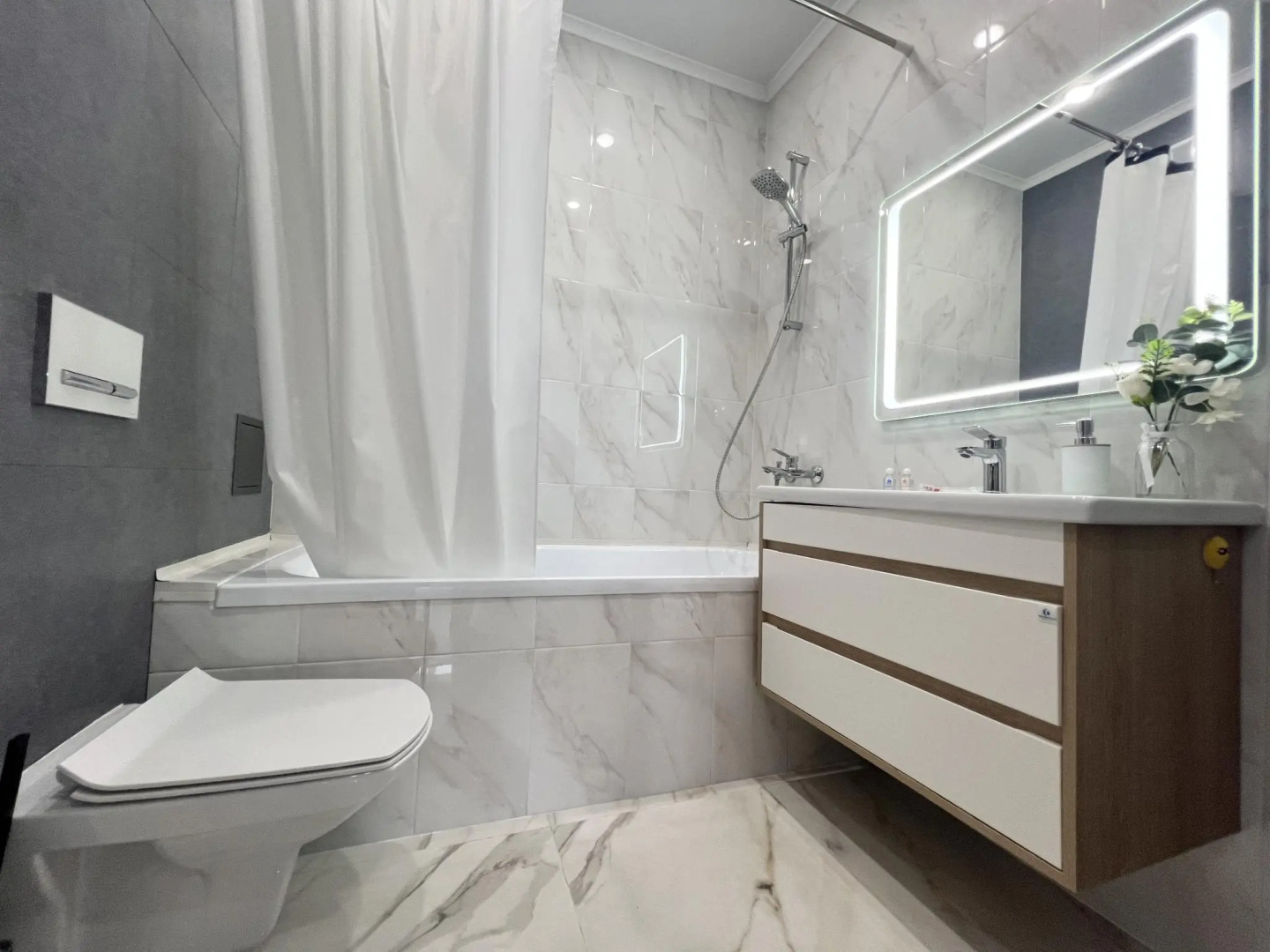 Live (Лайв) на улице Байзакова 133