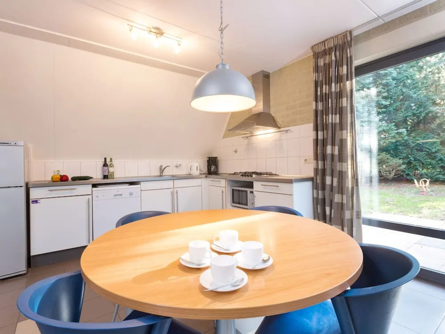 Comfortable Bungalow With Whirlpool Near the Vrachelse Heide