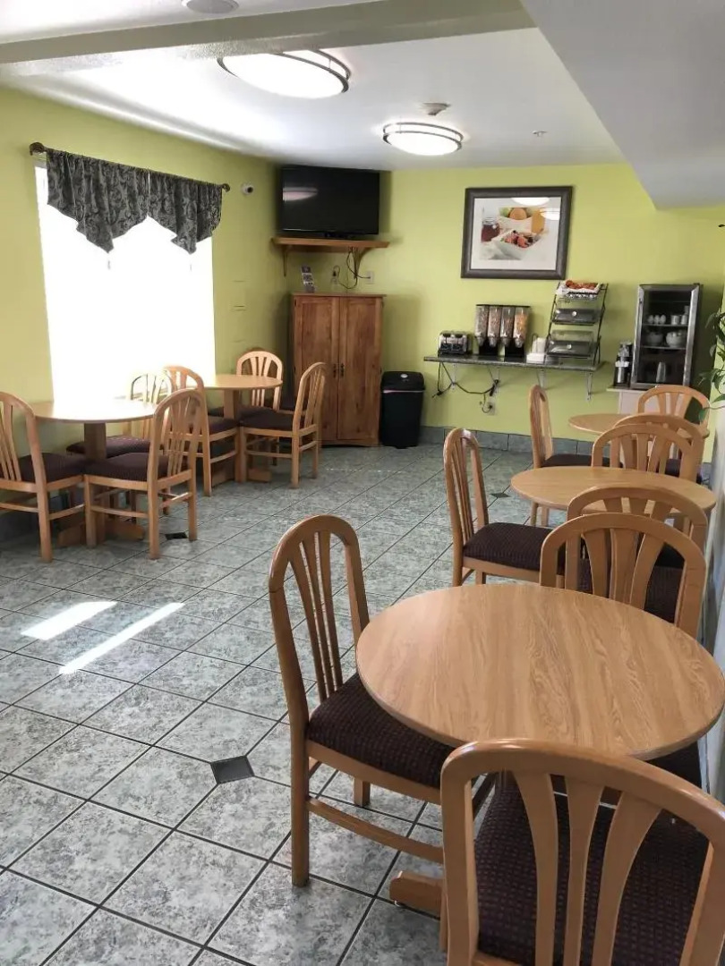 Cloverdale Wine Country Inn & Suites