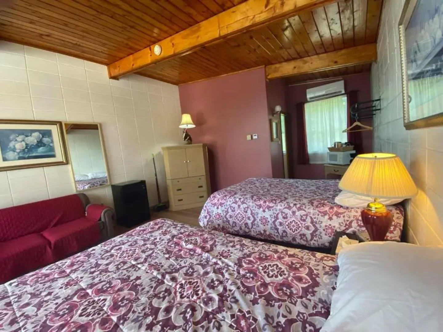 Huron Sands Motel Operated by Manitoulin Wonder Cubs Resort