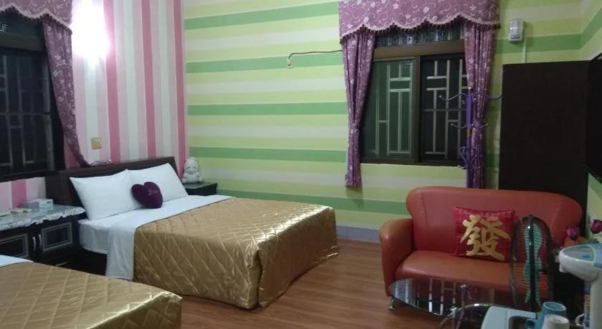 Reny Lake Warm Hostel