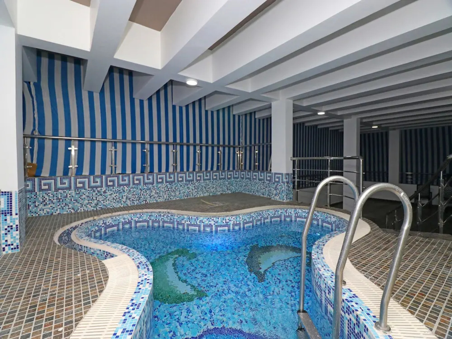 Oyo 23416 Maharaja Hotel