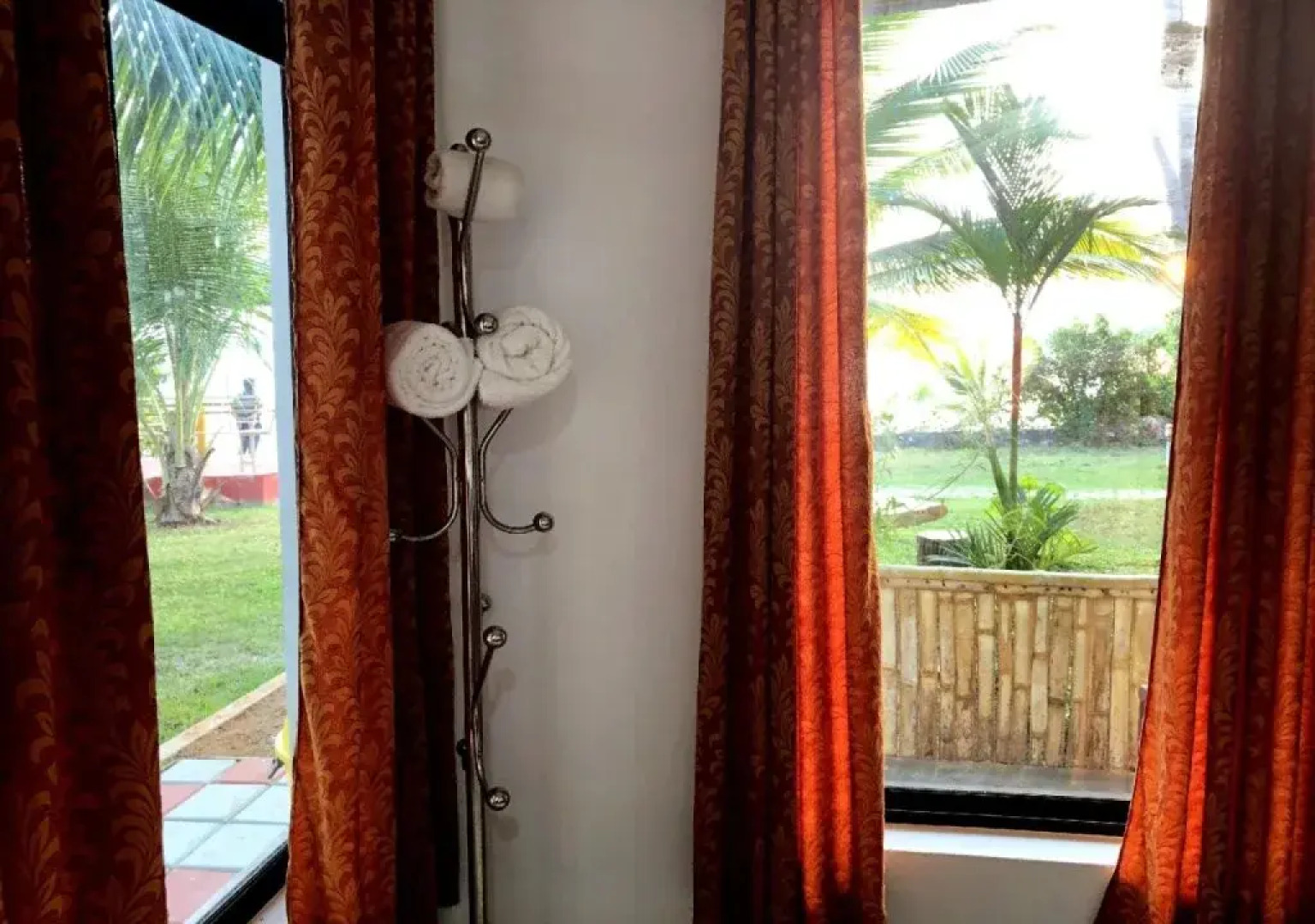 Lake n River Resort  Munroe Island