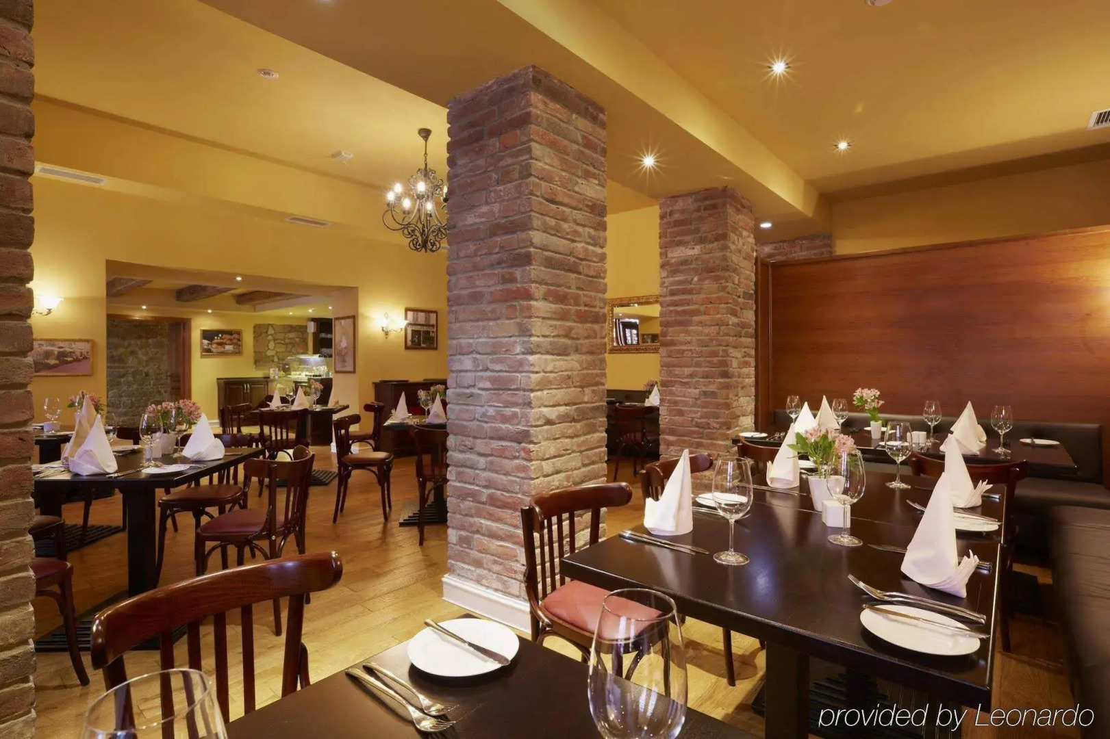 Отель «Леополис»