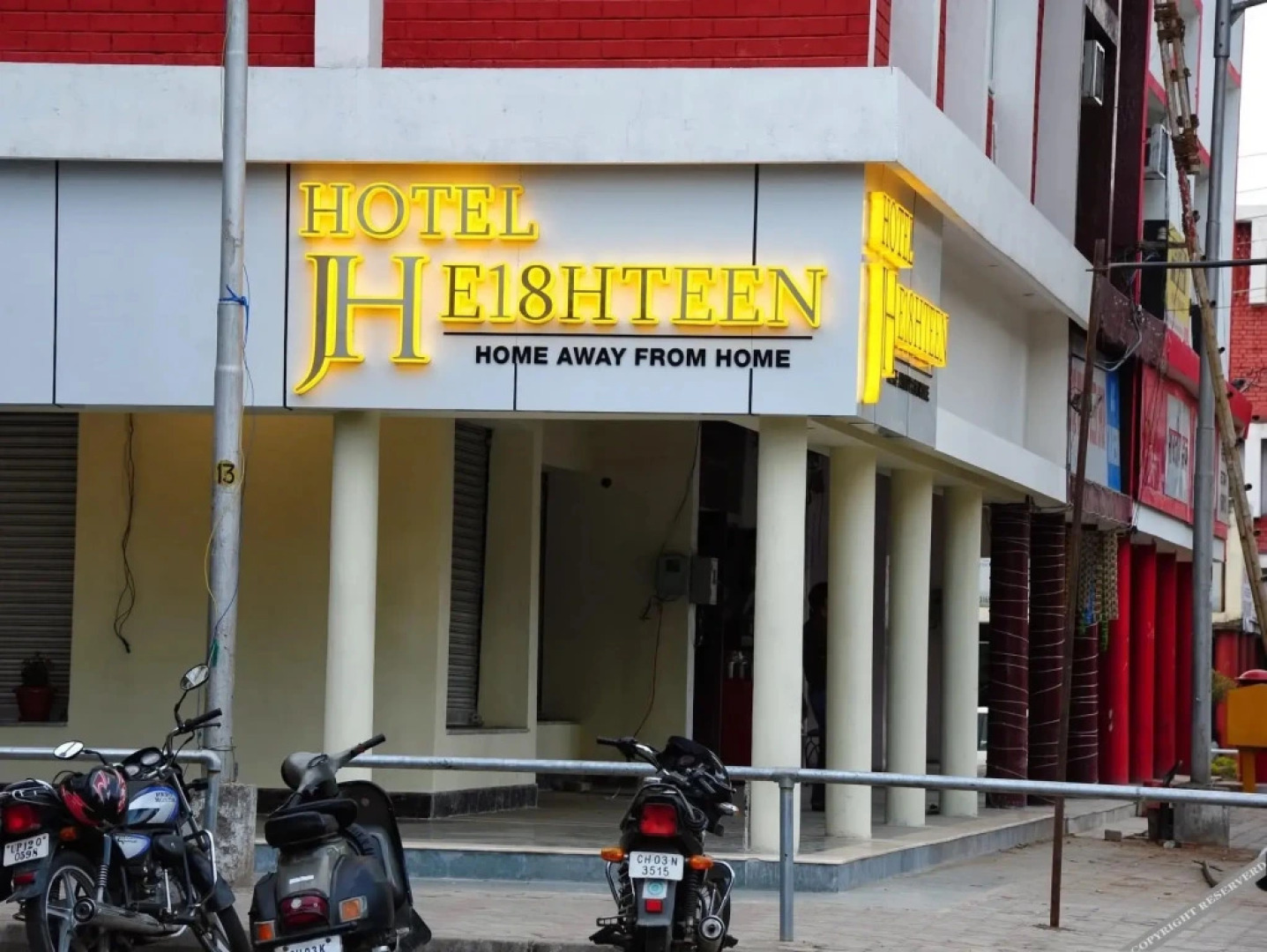 Hotel JH E18HTEEN