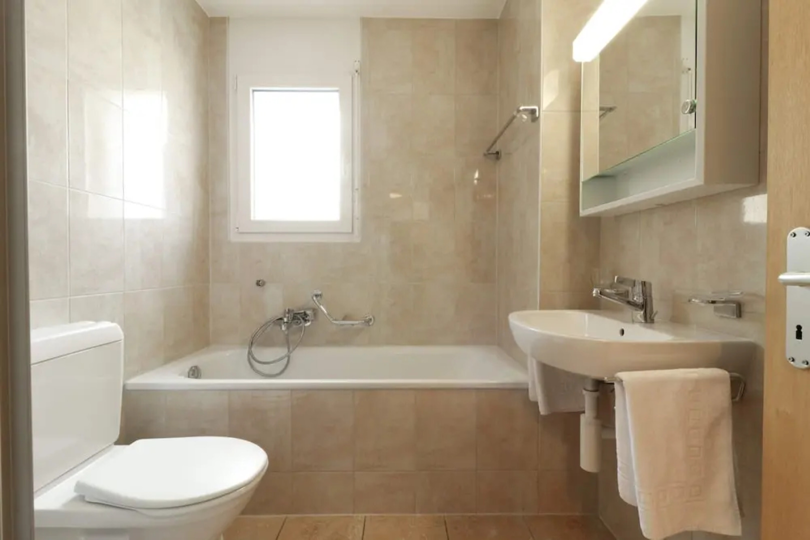 Nice and Recent Apartment Ideally Located in Martigny, Self Check-in