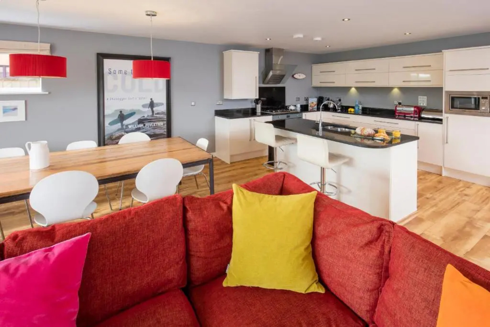 PointBreak Sleeps 12 with hot tub-Great celebration house-Dog friendly