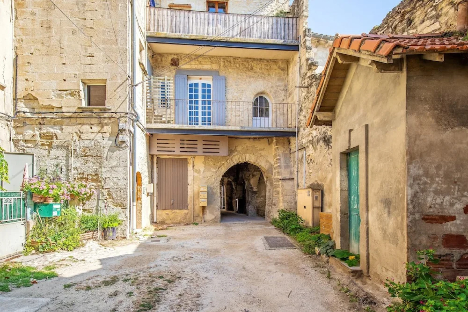 Studio in Villeneuve-lès-avignon, With Balcony
