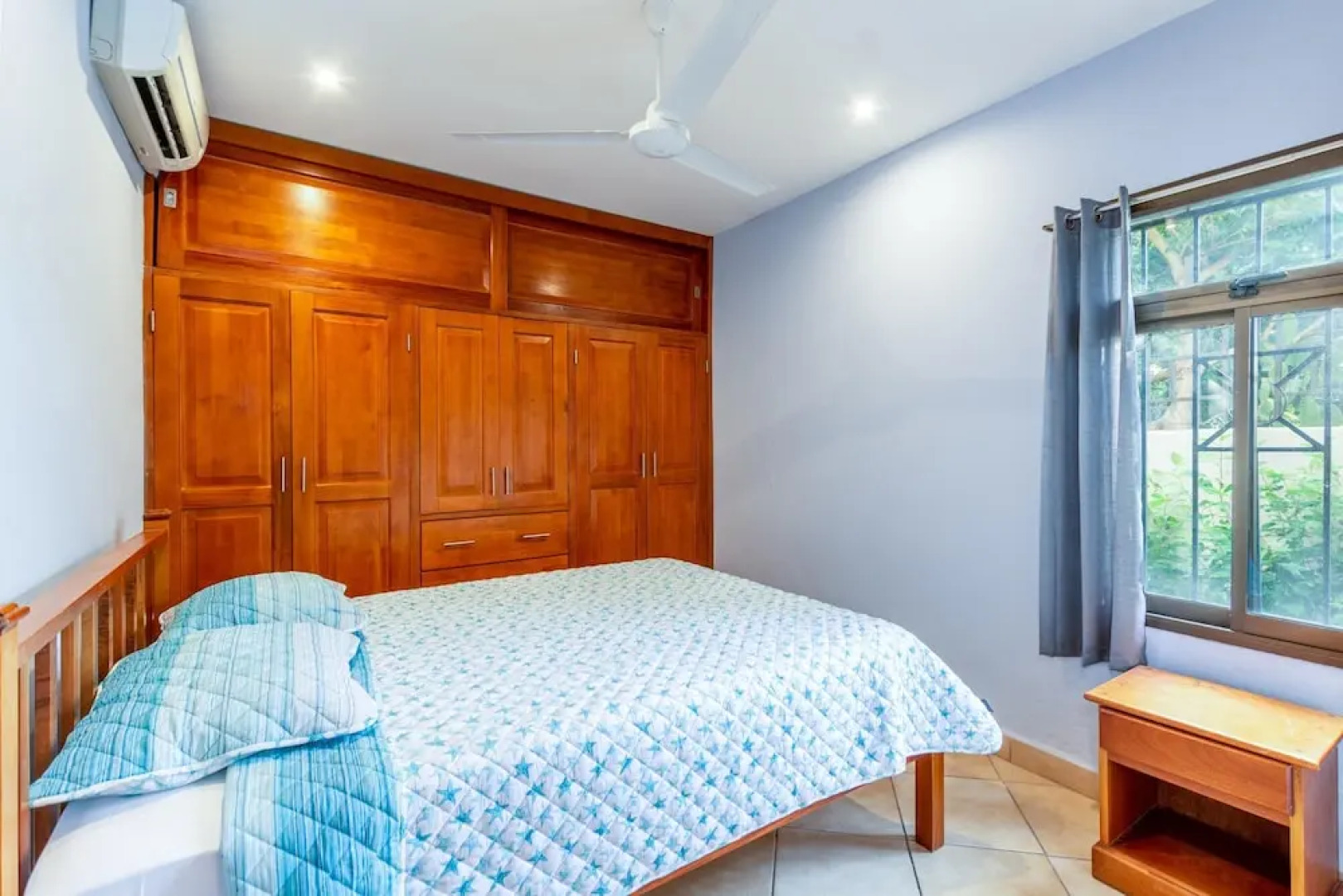 2 Bedroom Ocean-View Condo with Pool