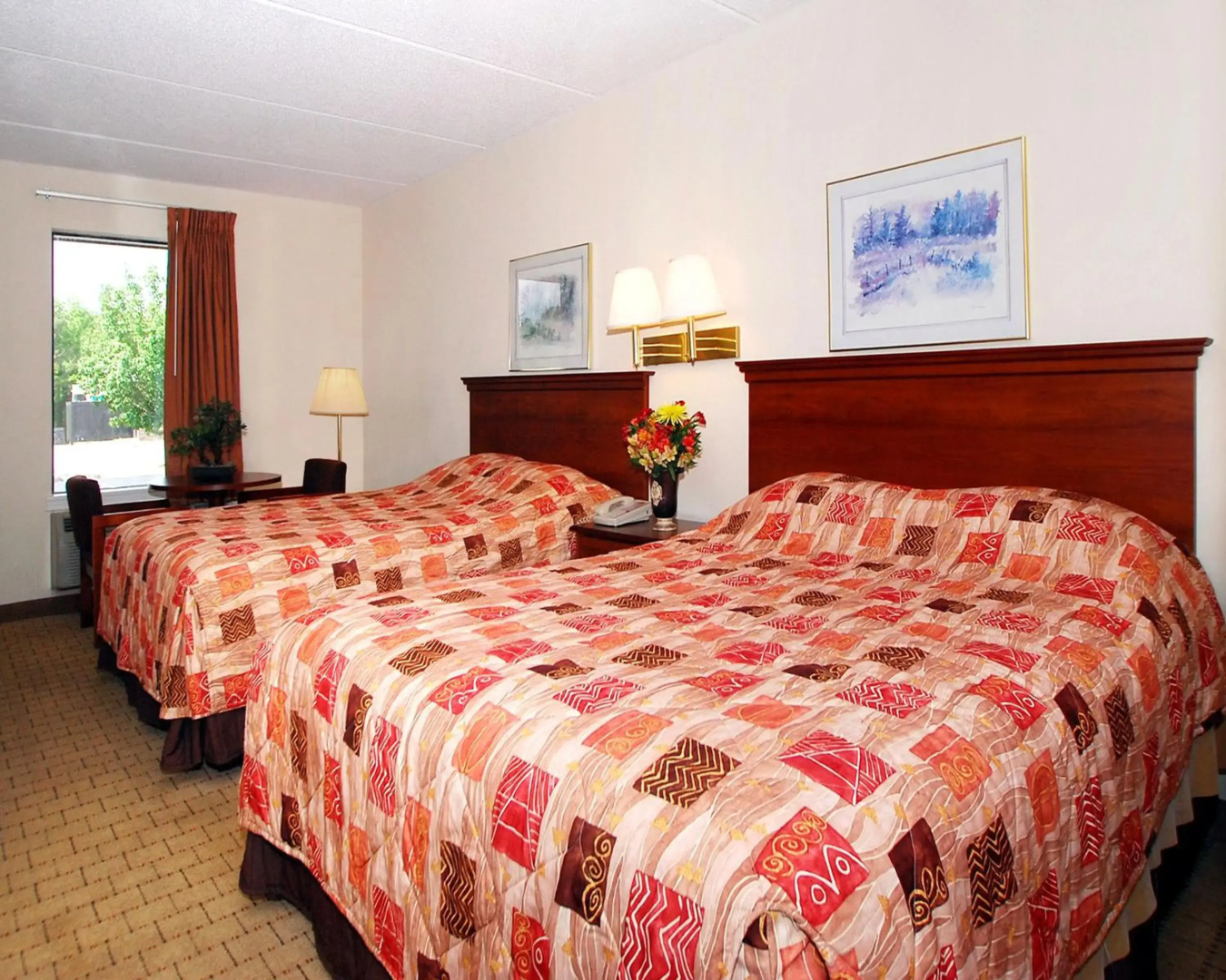 Econo Lodge Inn & Suites
