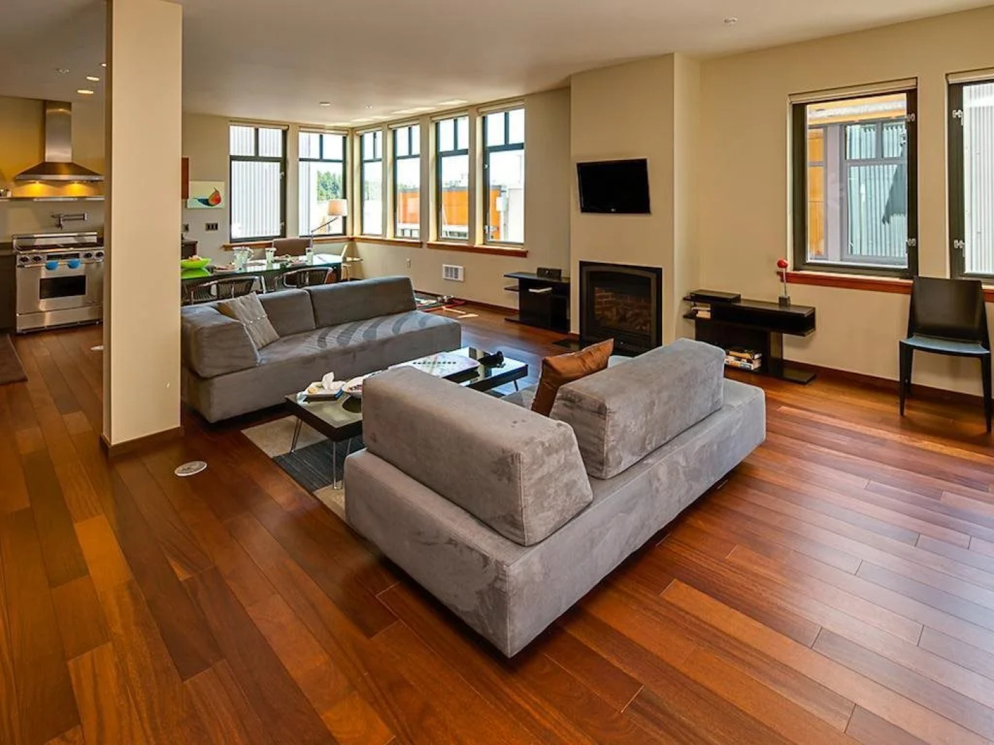 Island Inn at 123 West