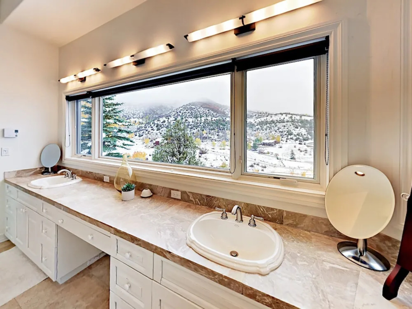 Grand 5,000 Square Foot 4br Mountain 4 Bedroom Home