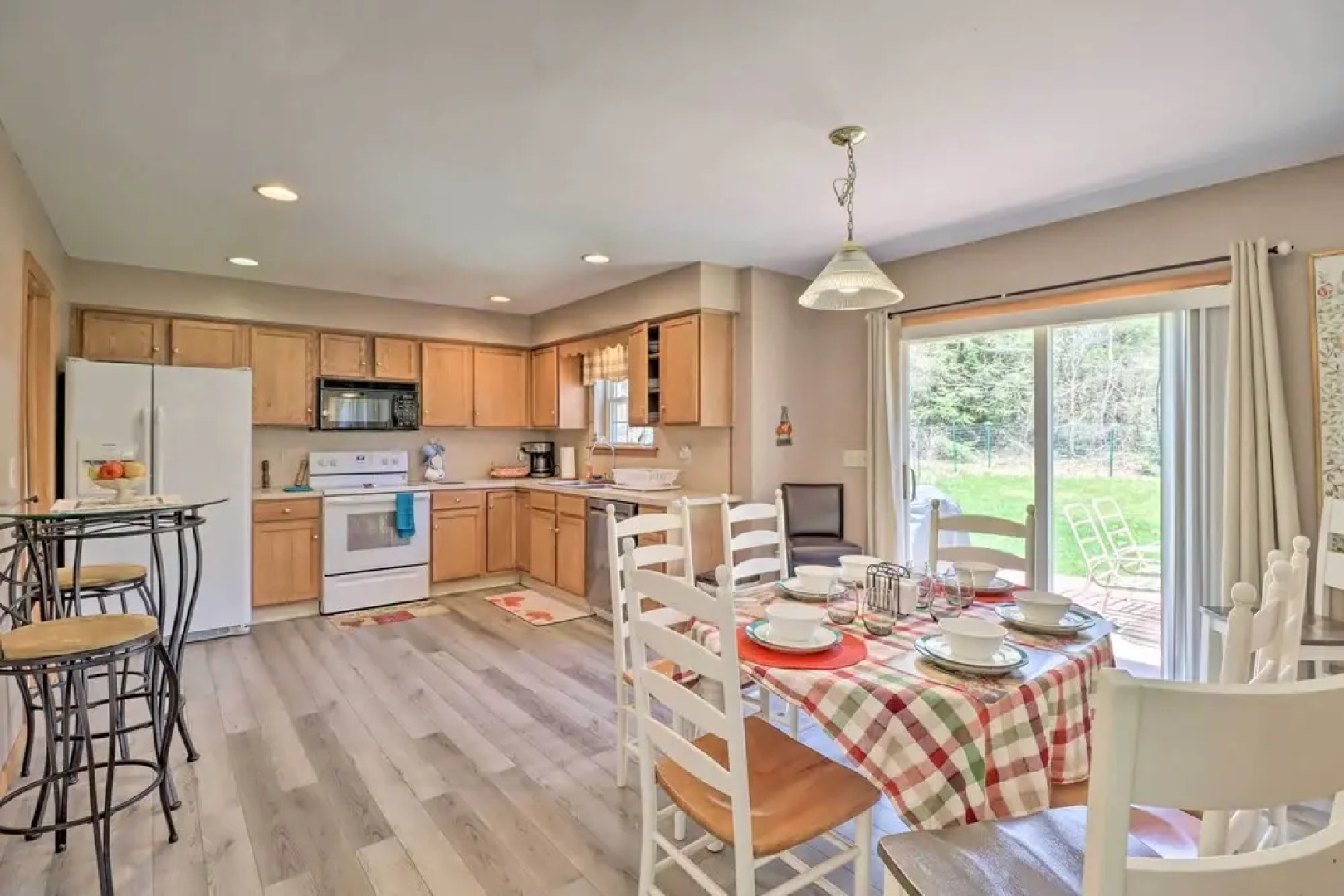 Colonial House in Quiet Area Near Camelback Resort