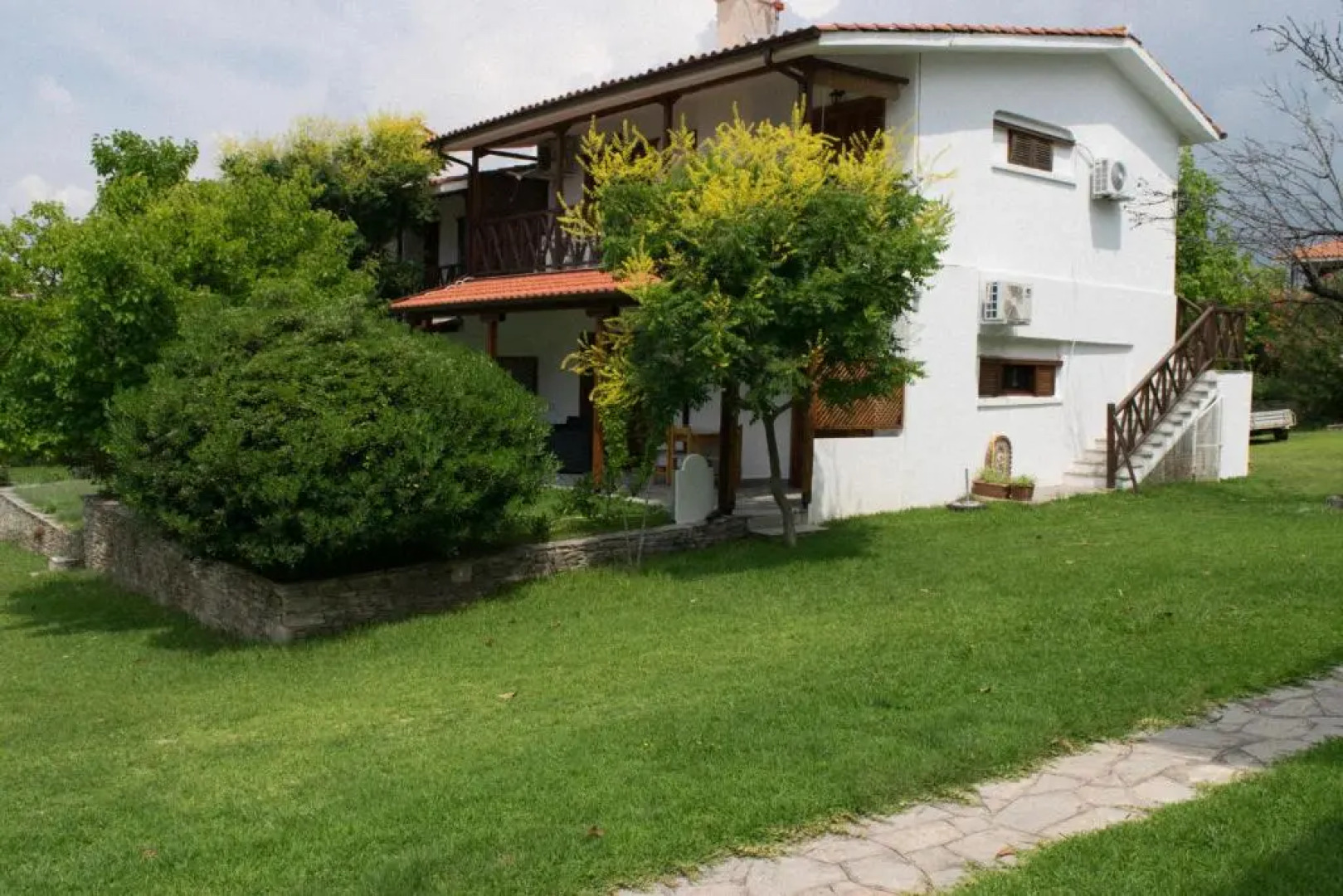 "The red kitchen" family house at kalyves