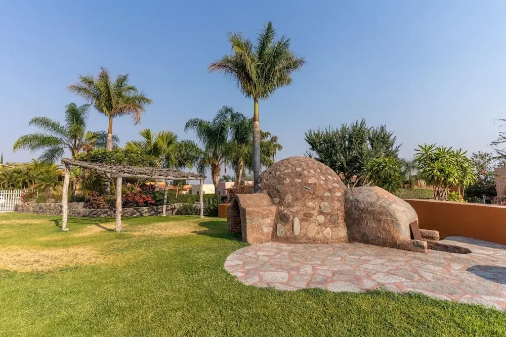 Luxury Private Resort 2-br 2-wr Condo w Breath Taking Lake Views