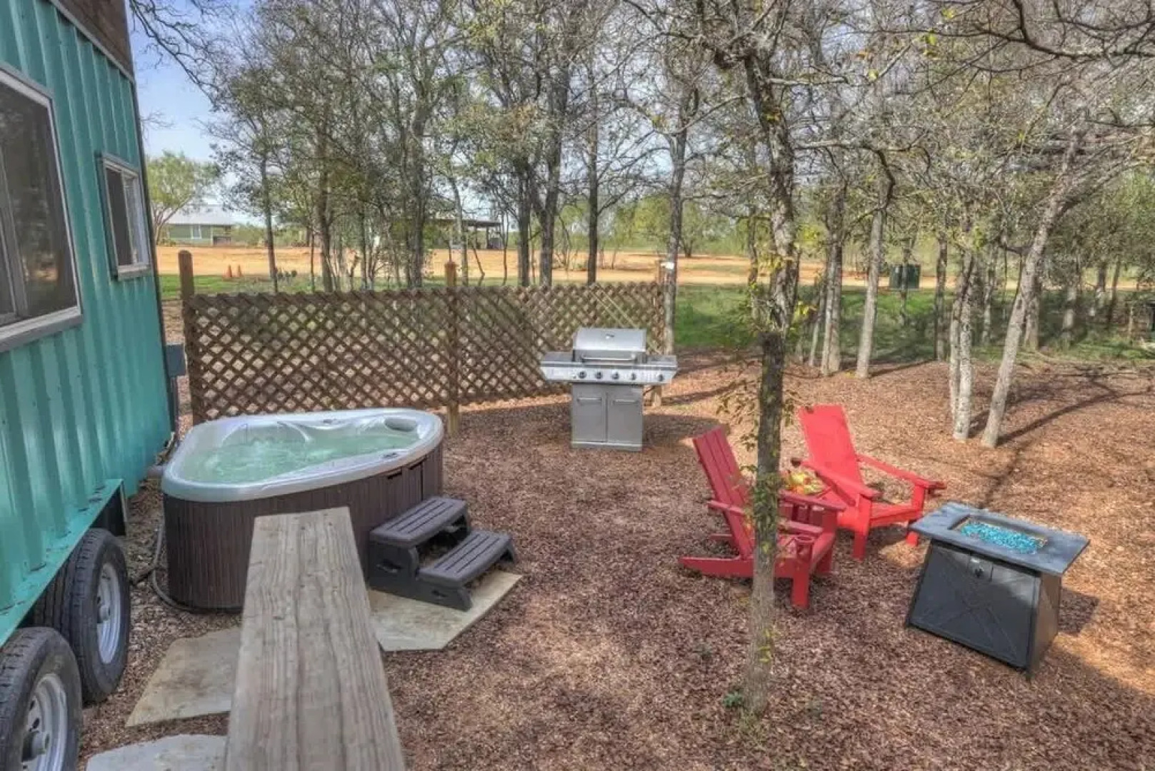 Willie the Modern Tiny Home W/hot-tub & Firetable