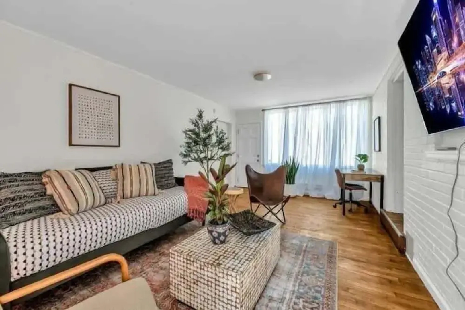 Grosse Pointe/detroit 3br Sleeps 8 Yard 3 Bedroom Home