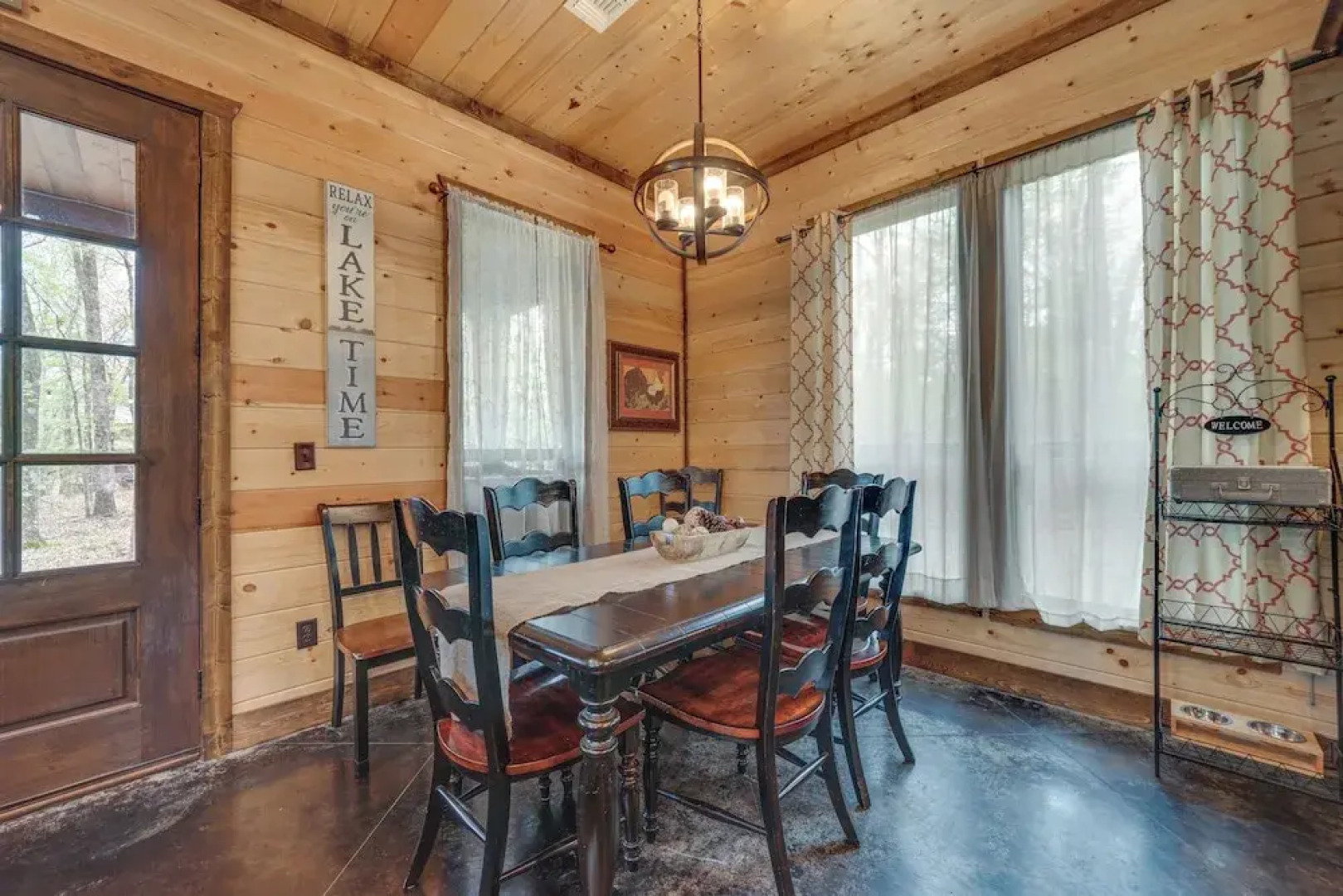 Hot Tub & Fire Pit: Broken Bow Retreat!