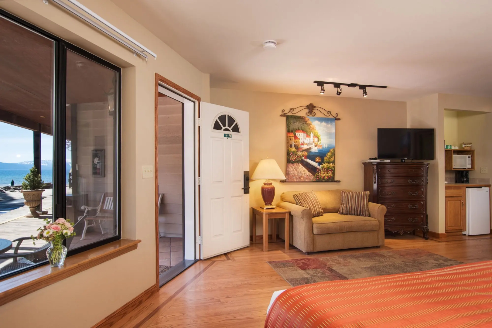 Mourelatos Lakeshore Resort
