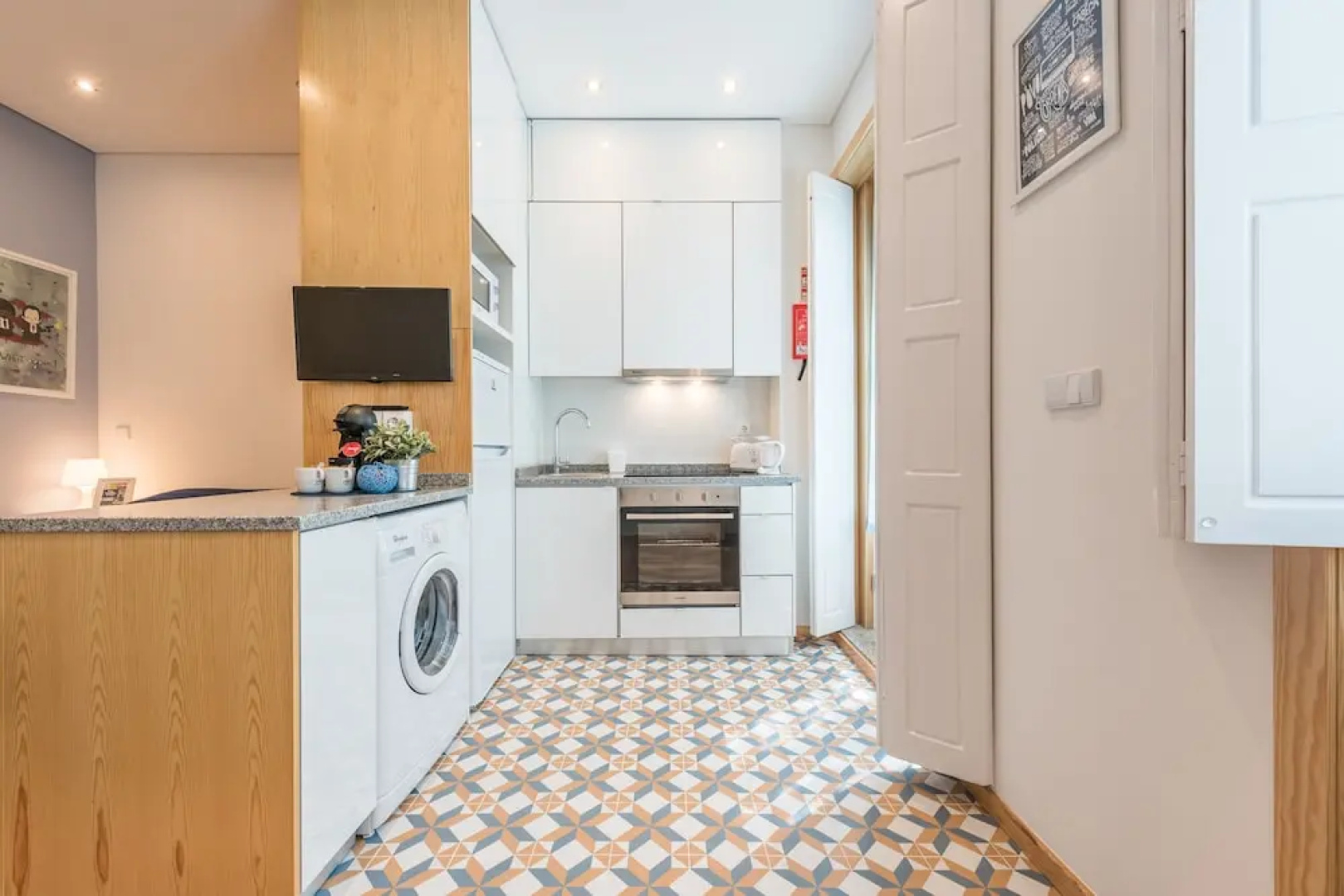 733 Costa Cabral Metro Residence