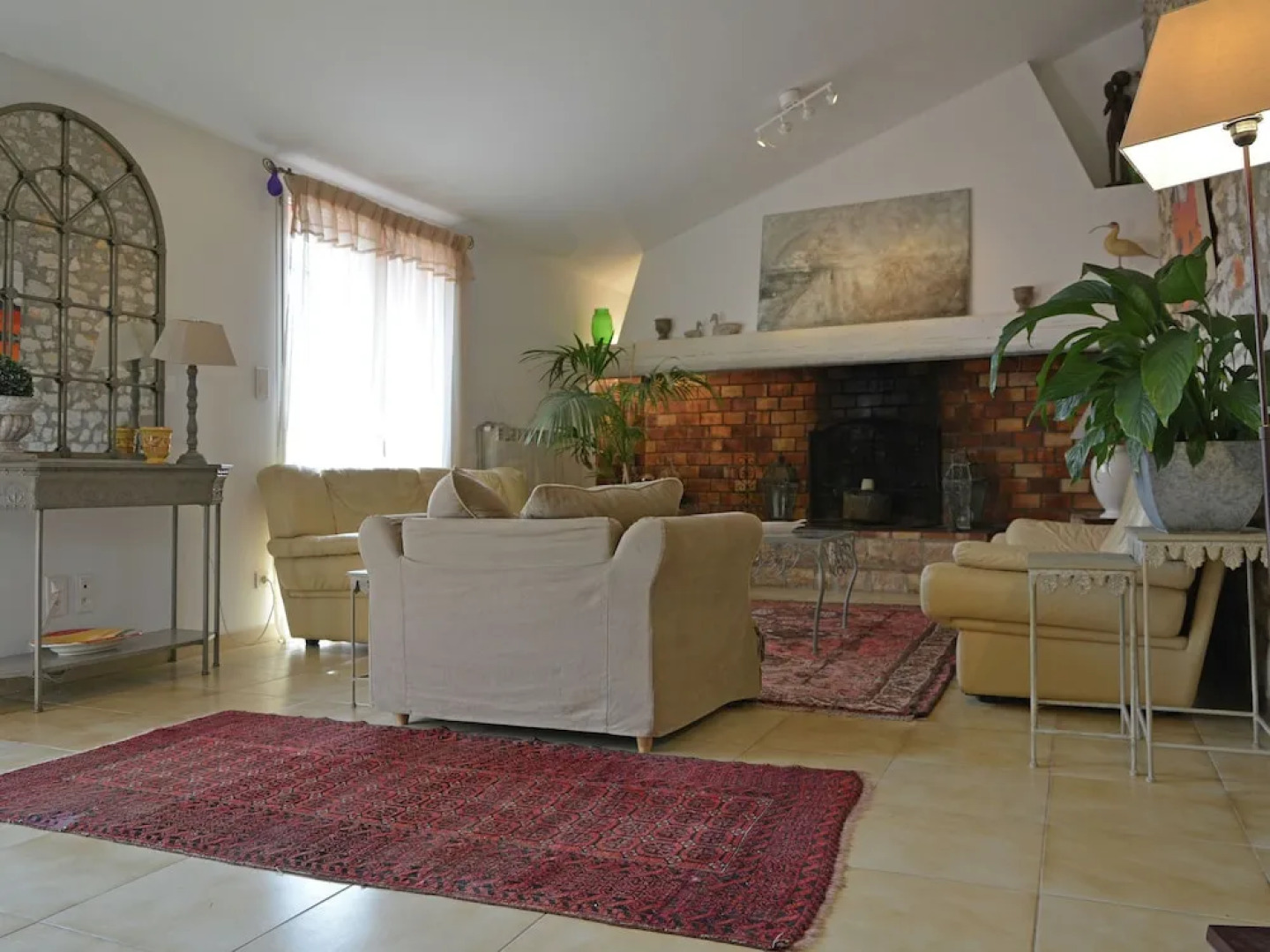 Spectacular Villa in Viols-en-laval With Swimming Pool