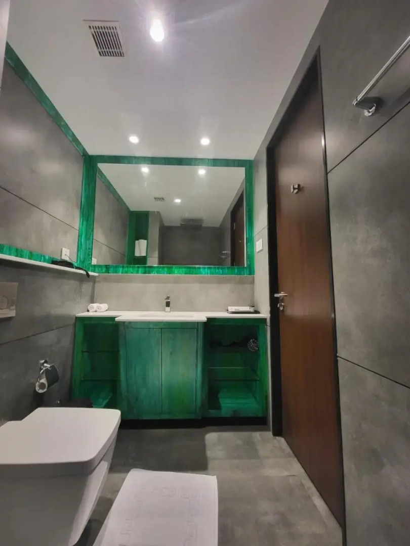 OYO Premium East Nada