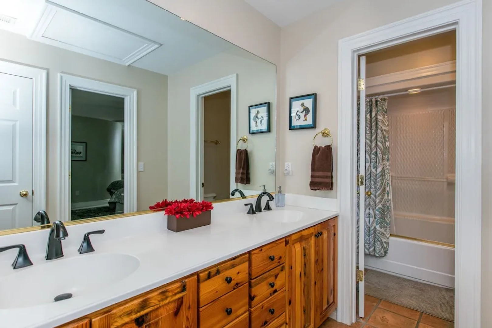 Hart House- A Luxurious Asheville Vacation Country ! 6 Bedroom Home