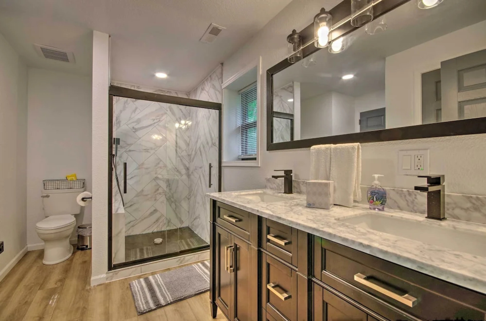 Waterfront Escape: Ozarks Home + Guest House!