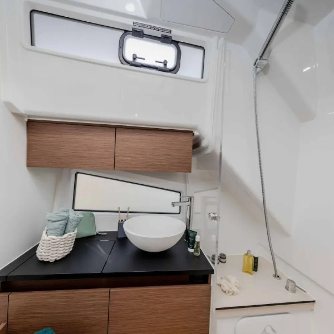 Delphia 10 Lounge een Uniek Verblijf op het Water met Veel Mogelijkheden