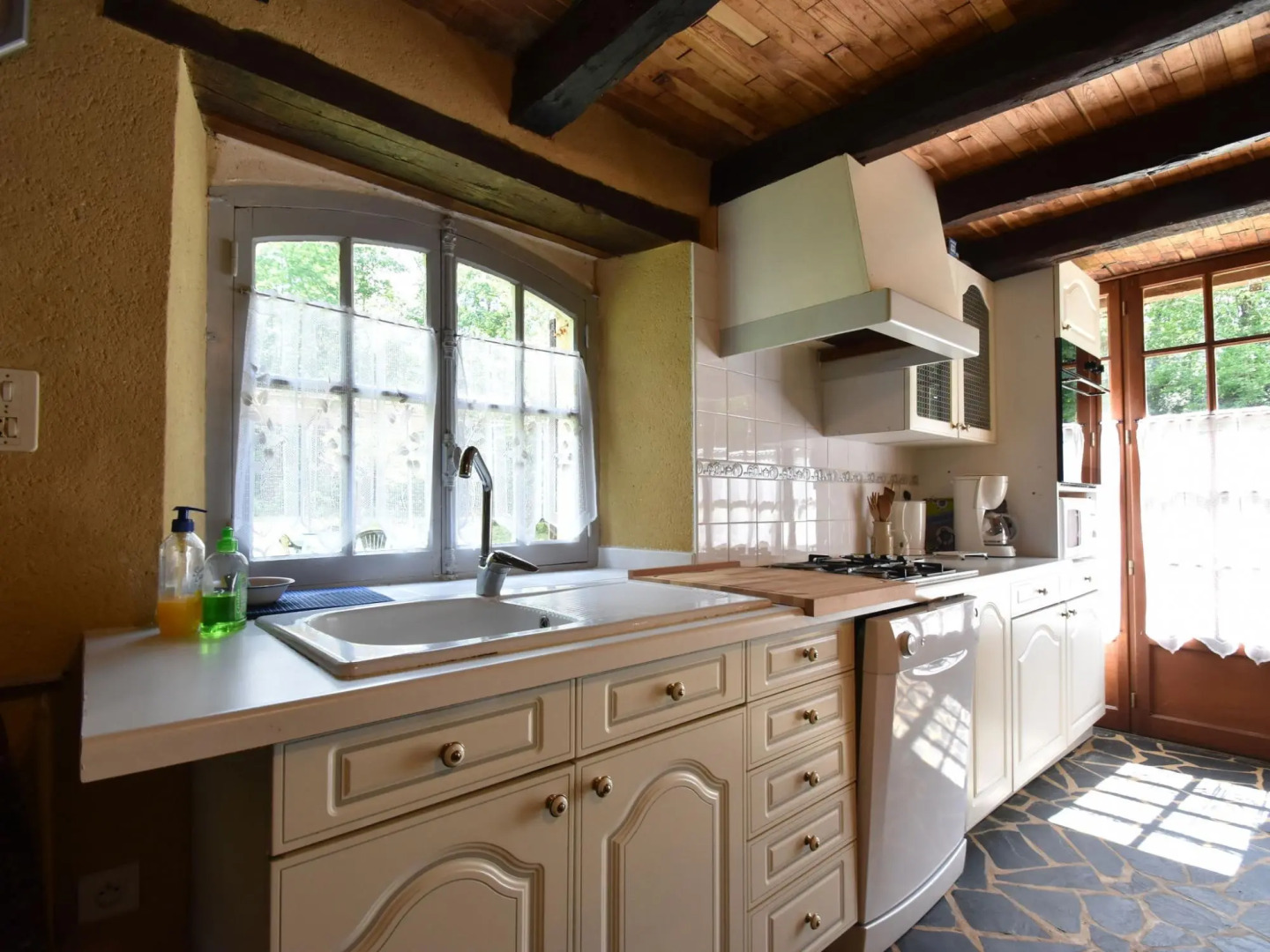 Luring Home in Villefrenchanche du Périgord with Garden