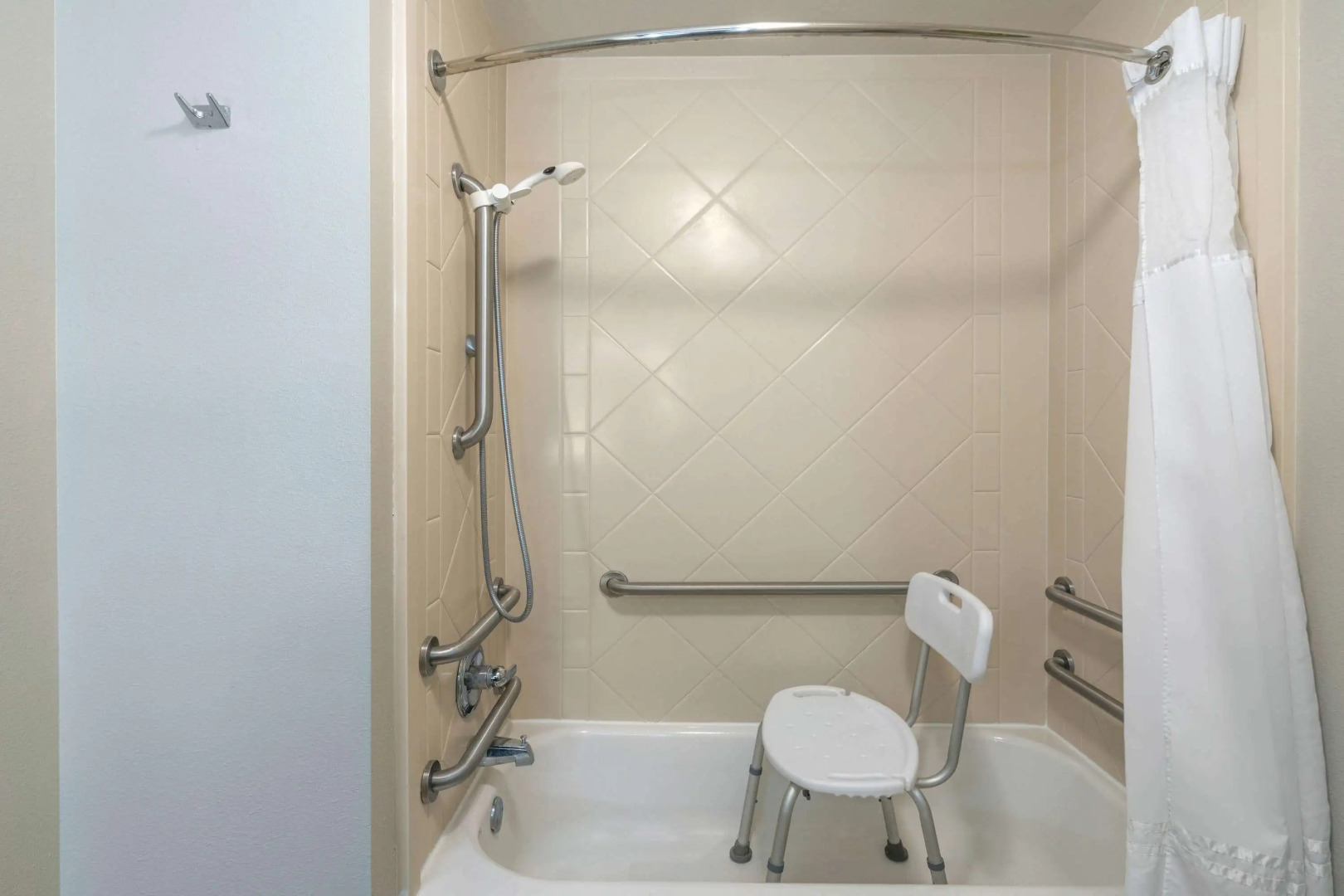 La Quinta Inn & Suites by Wyndham Latham Albany Airport