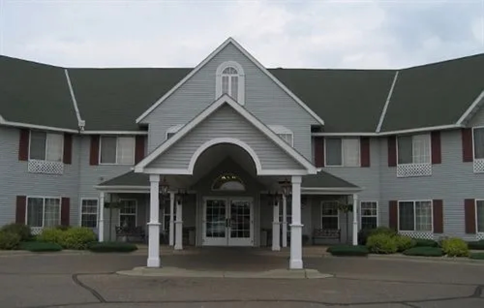 Crossings by GrandStay Inn and Suites
