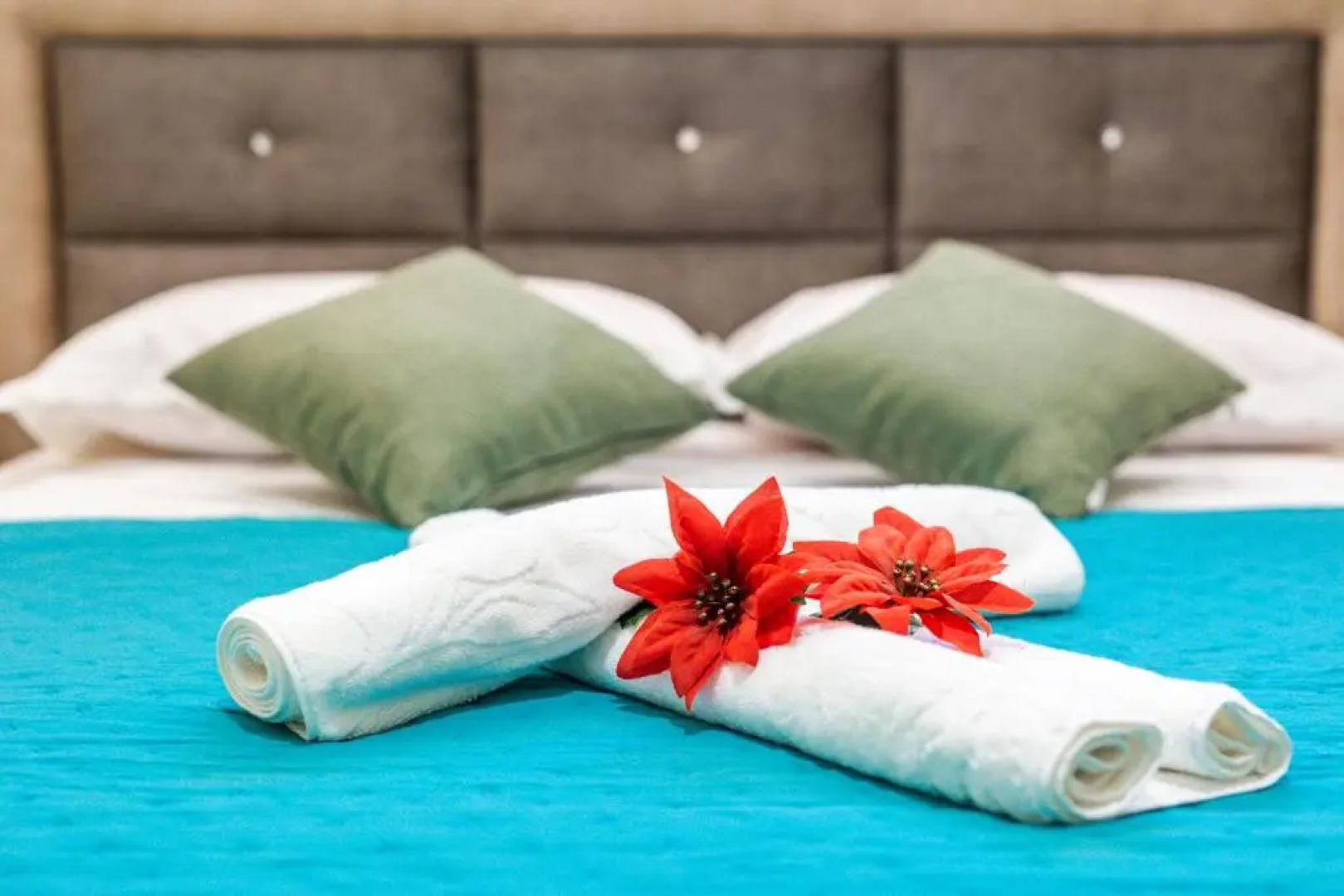 TwinStars apartment with courtyard and view