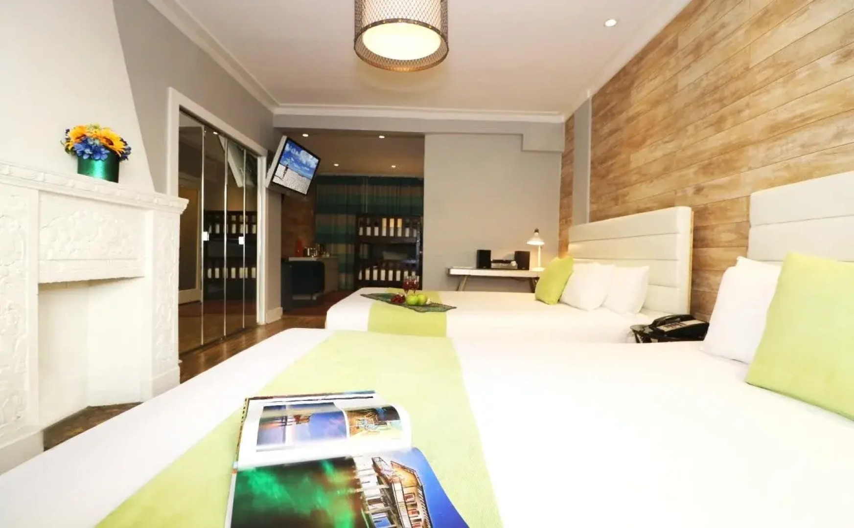 Chesterfield Hotel & Suites