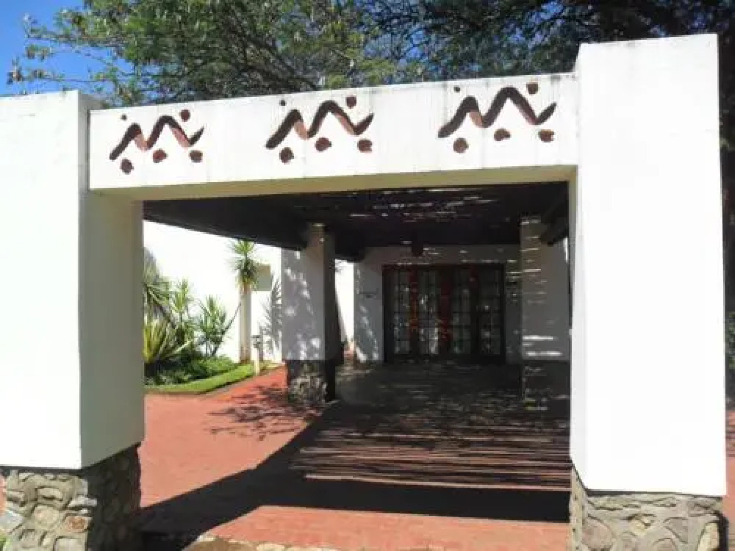 The Beverly Hills Guest Lodge