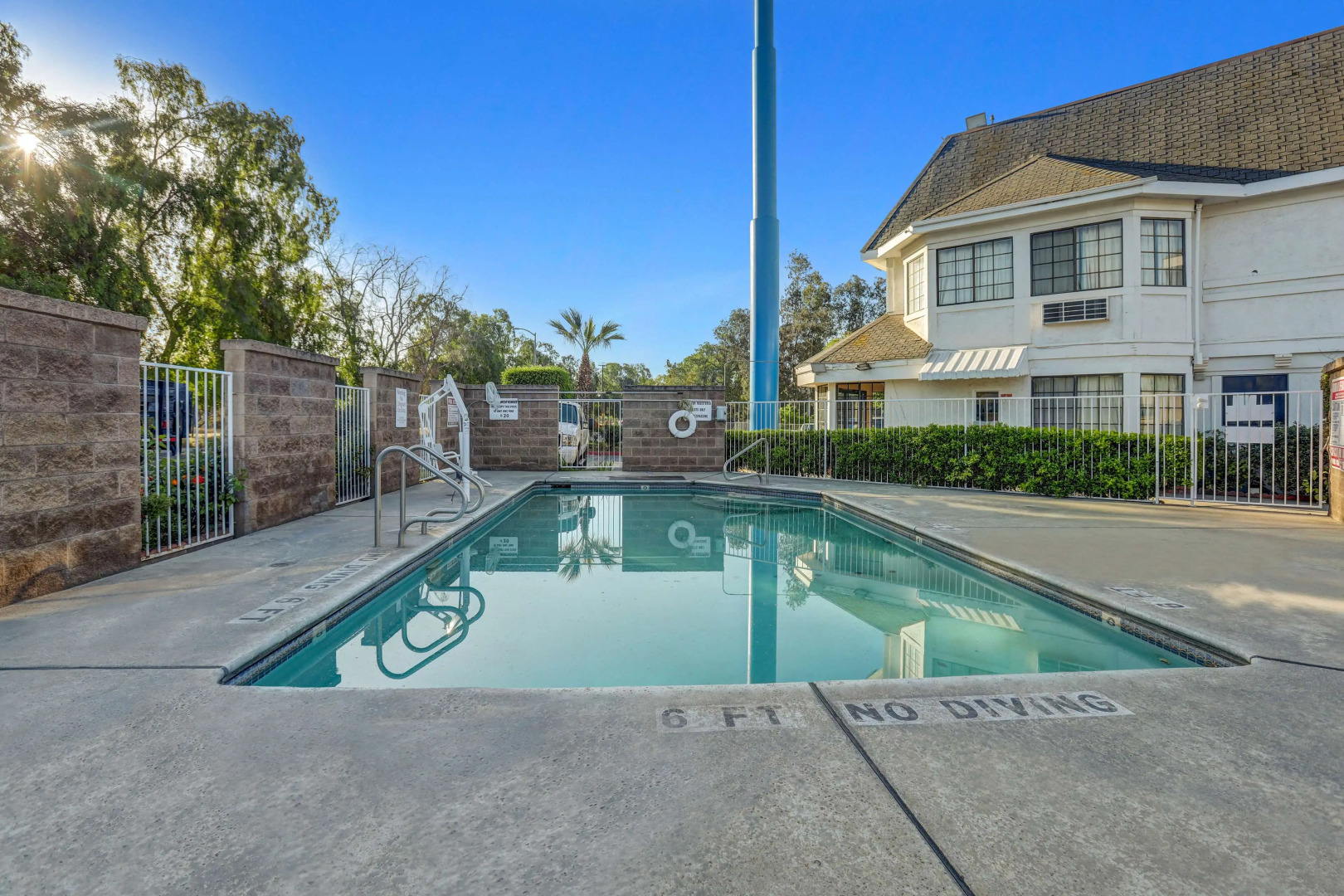 Motel 6 Fresno, CA - Belmont Ave