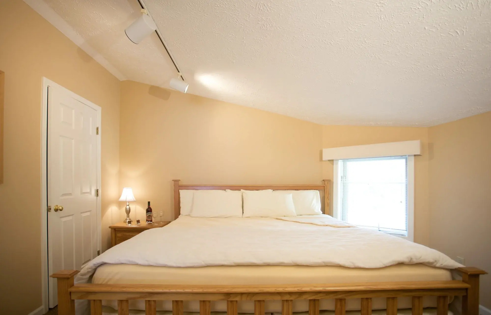 Pointes North Beachfront Hotel – 2 Person Spa Tub Studios