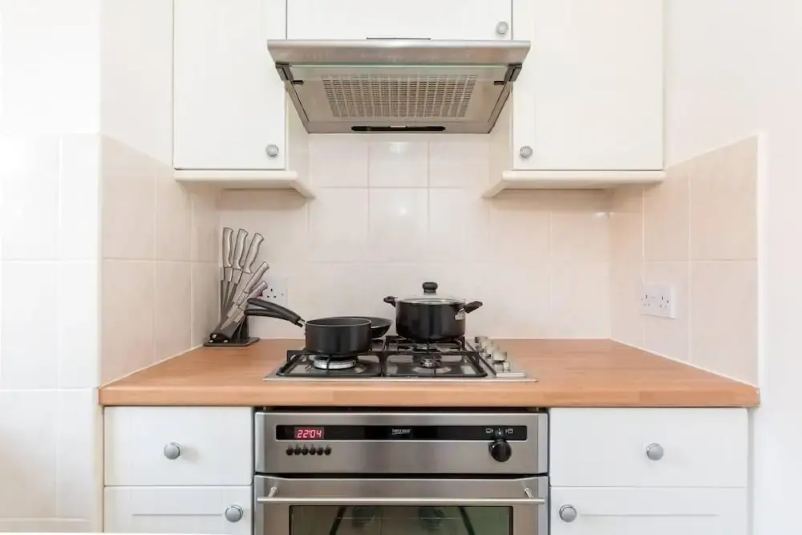 Cosy 2BR Home Near Milton Keynes Centre